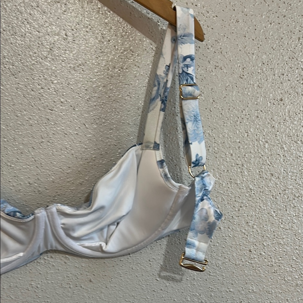 Victoria Secret Swimming Top Floral Blue and White 32DDD - Picture 11 of 11